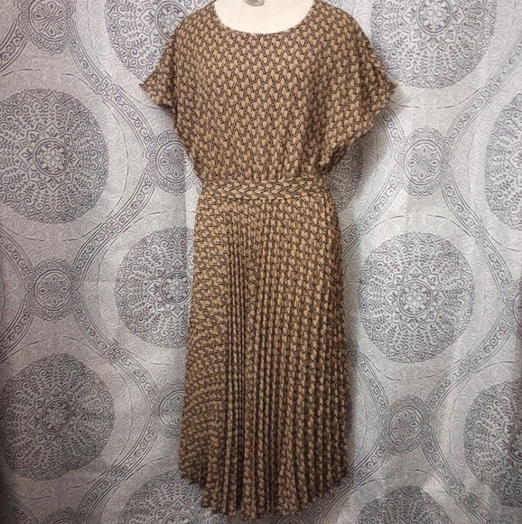 Shein Plus Size A-Line All Over Print Dress with Pleats and Belt Size2XL - Picture 13 of 16